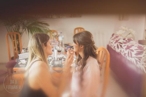 Foto de Deltoro Make Up maquillando a la novia